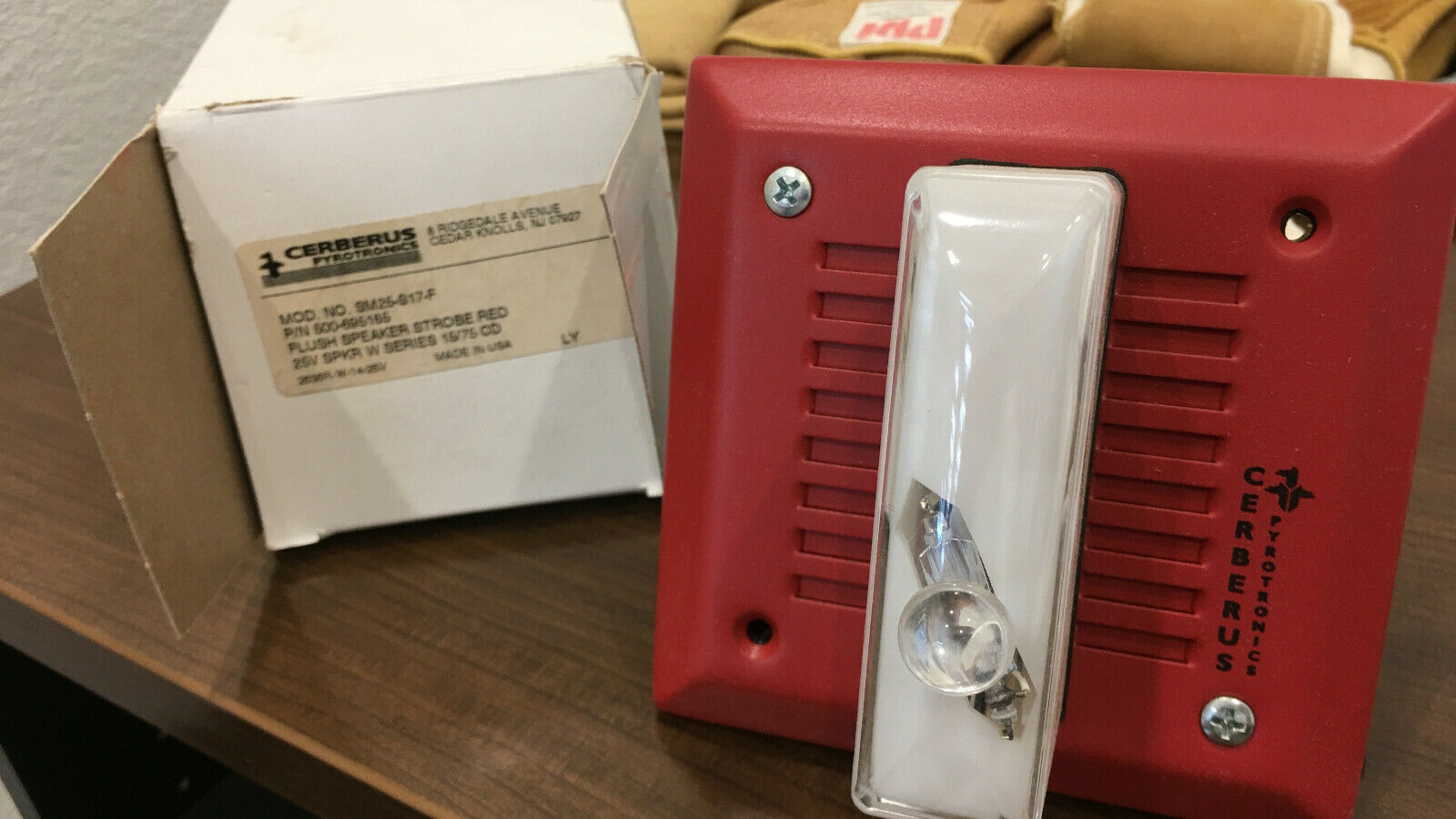 SIEMENS 500-695165 SM25-S17-F Flush Speaker Strobe, Red, 25V Speaker, 15/75 CD
