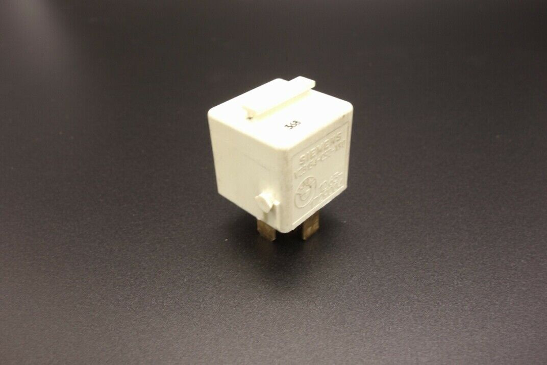 Relay Closing White 5 Pin BMW 12361729004 Siemens V23134-C52-X90