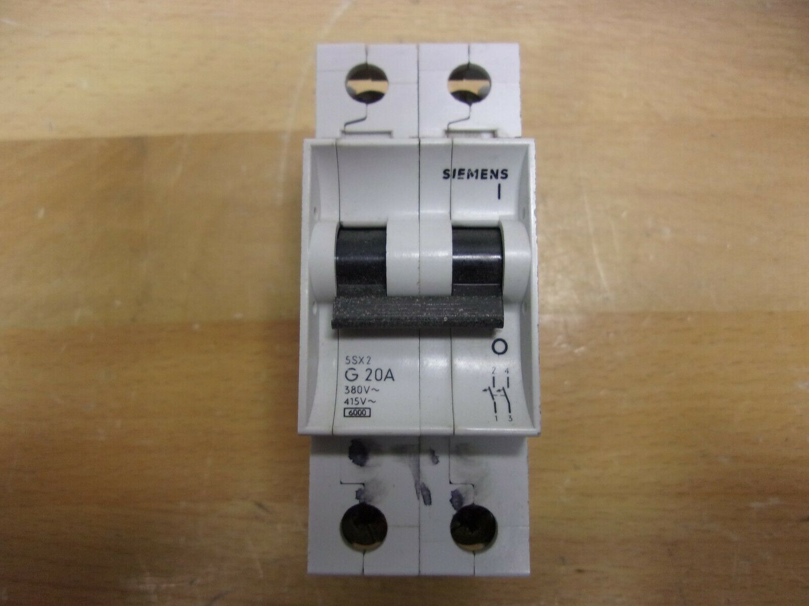 SIEMENS #5SX2 G20/ 5SX2G20A  20A 380/415V 2-POLE DIN RAIL CIRCUIT BREAKER