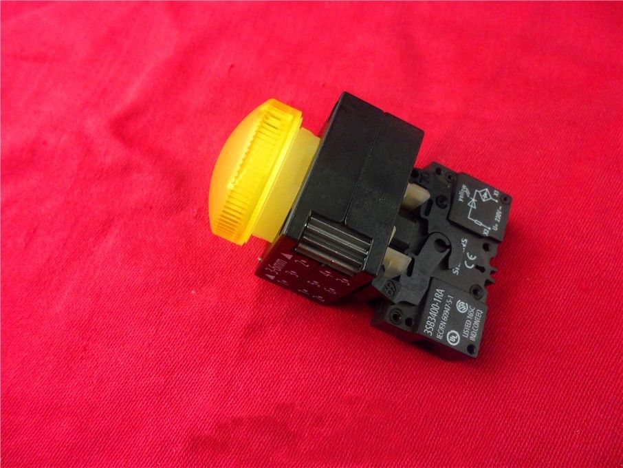 1pcs New SIEMENS yellow indicator light 3SB3252-6BA30 230V