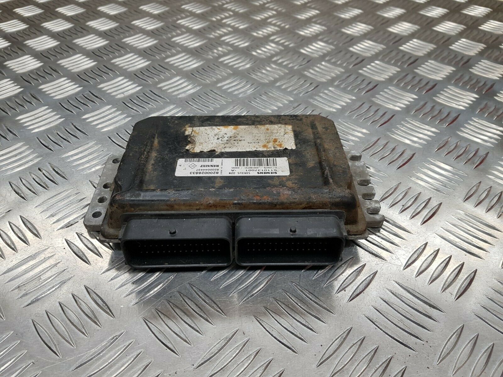 B272 Renault Scenic 8200028833 S110137001 Motor ECU Engine Module Unit Siemens
