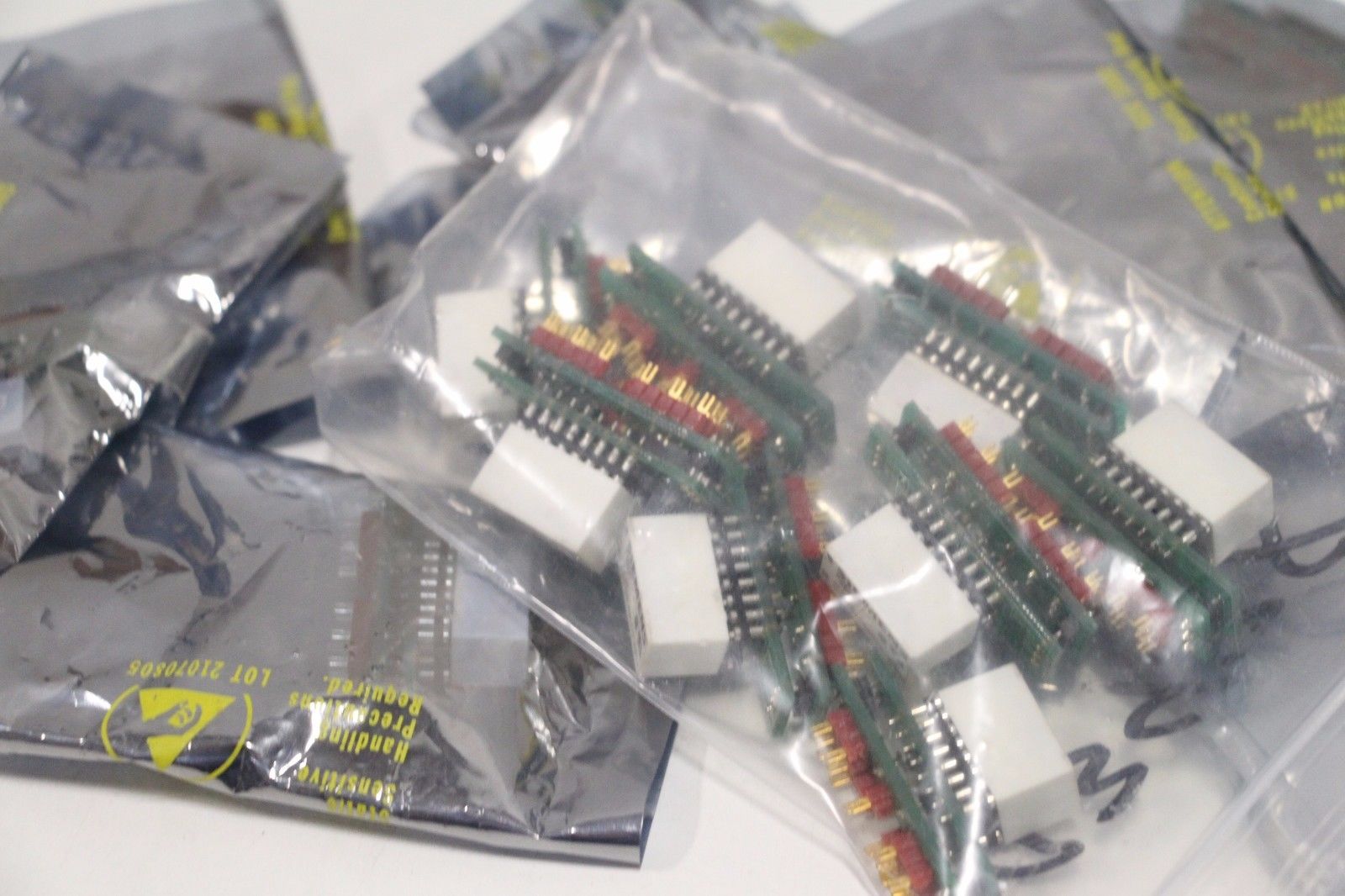 Lot of (18) Siemens V23105-A5003-A201 Axicom Relay Coil 960 Ohms DPDT Contact 3A