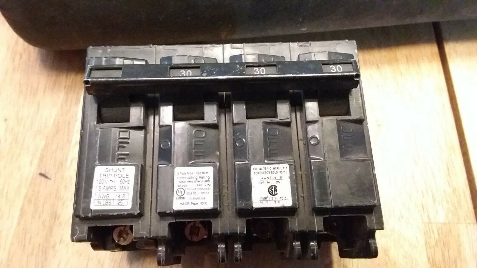 Siemens  B330H00S01 Shunt trip common trip 30a 4p bolt on circuit breaker