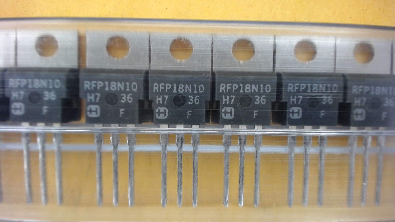 SIEMENS BUK552-100B Through Hole Original Transistor New Lot Quantity-25