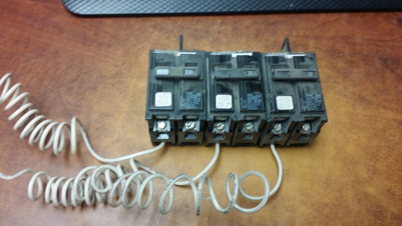 Lot of (3) BQ1B02000S01-Siemens Bolt-On Circuit Breaker 20AMP Bolt-On BQ  *USED*