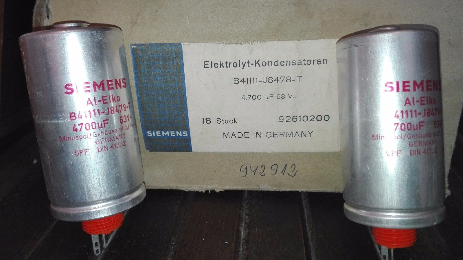 2 x NOS Siemens Al Elko B41111-J8478-T 4700uF 63v