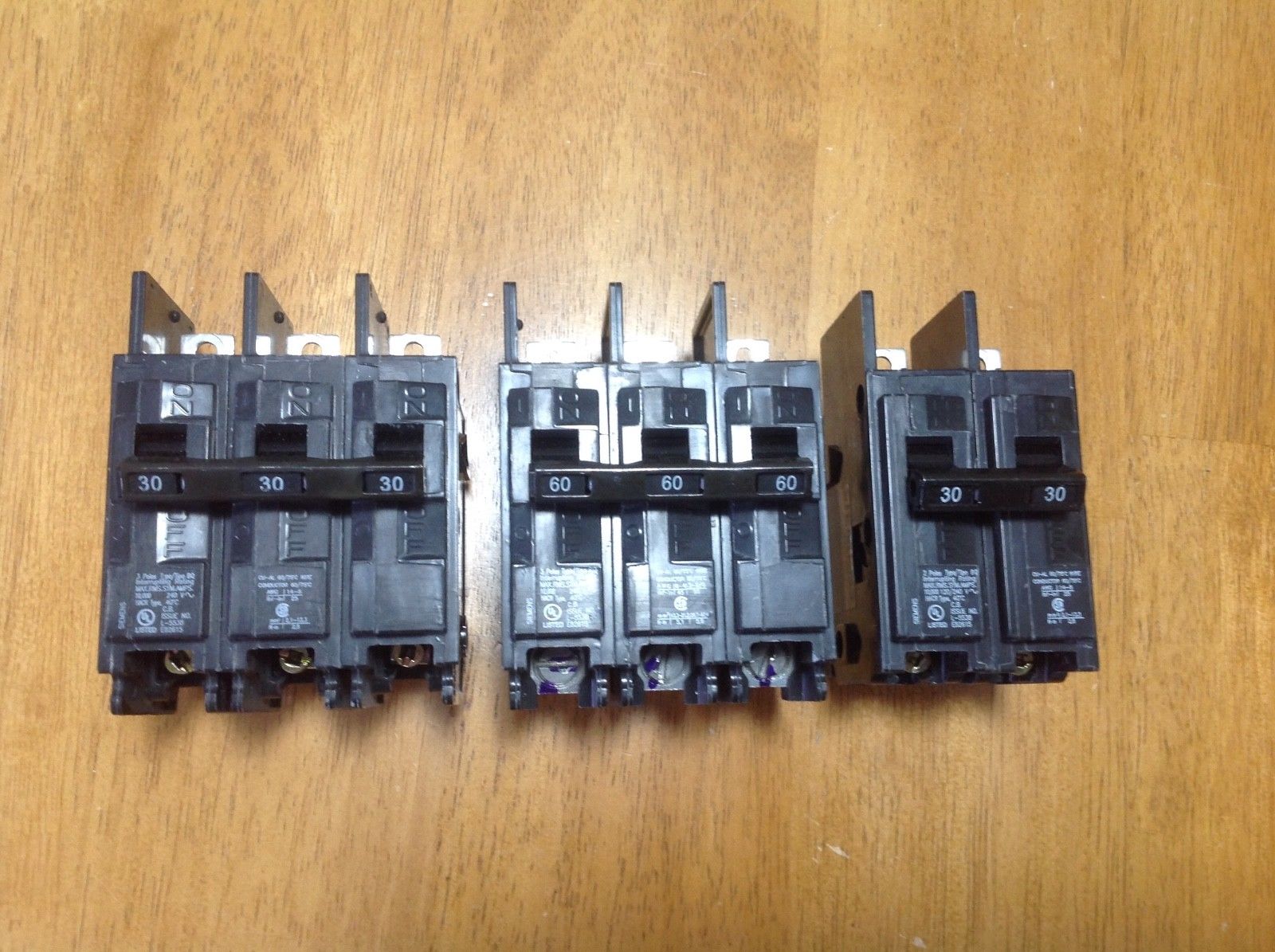 SIEMENS Breaker Lot.  BQ3B060 ,  BQ3B030, BQ2B030.   Type BQ Bolt On , Used