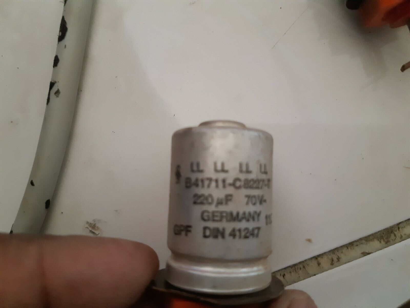 B41711-C8227-T SIEMENS Germany Electrolytic Capacitors B41711 C8227 T 