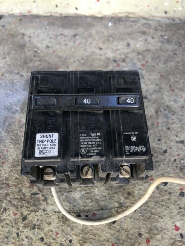 SIEMENS 40 AMP CIRCUIT BREAKER 240 VAC 2 POLE B24000S01 WITH SHUNT TRIP POLE
