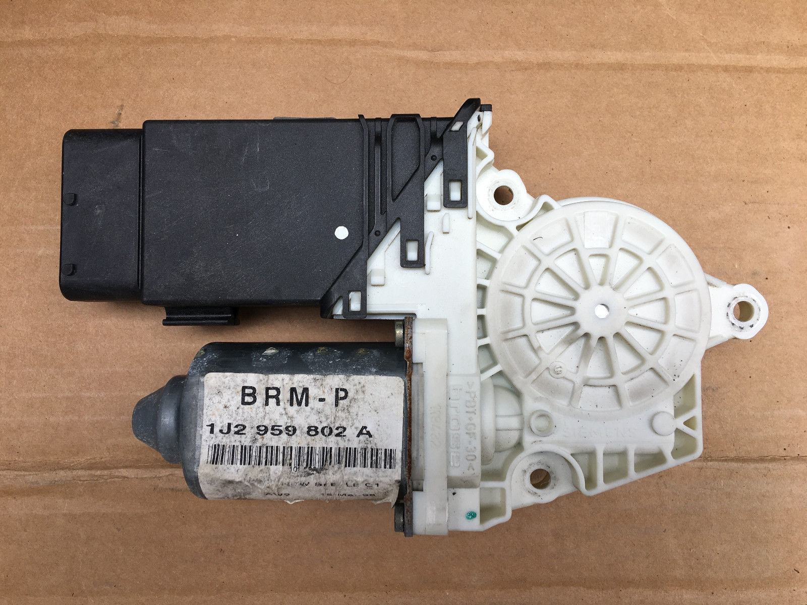 98-05 VW BEETLE LEFT FRONT DRIVER WINDOW MOTOR 1J2959802A