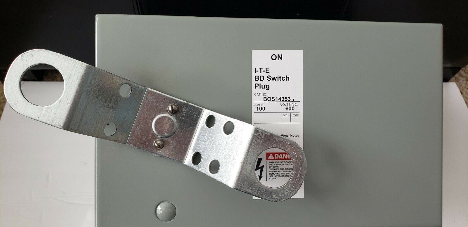 ITE SIEMENS BOS14353-J 100 AMP 600 VOLT 3P3W FUSIBLE CLASS J BUS PLUG. 