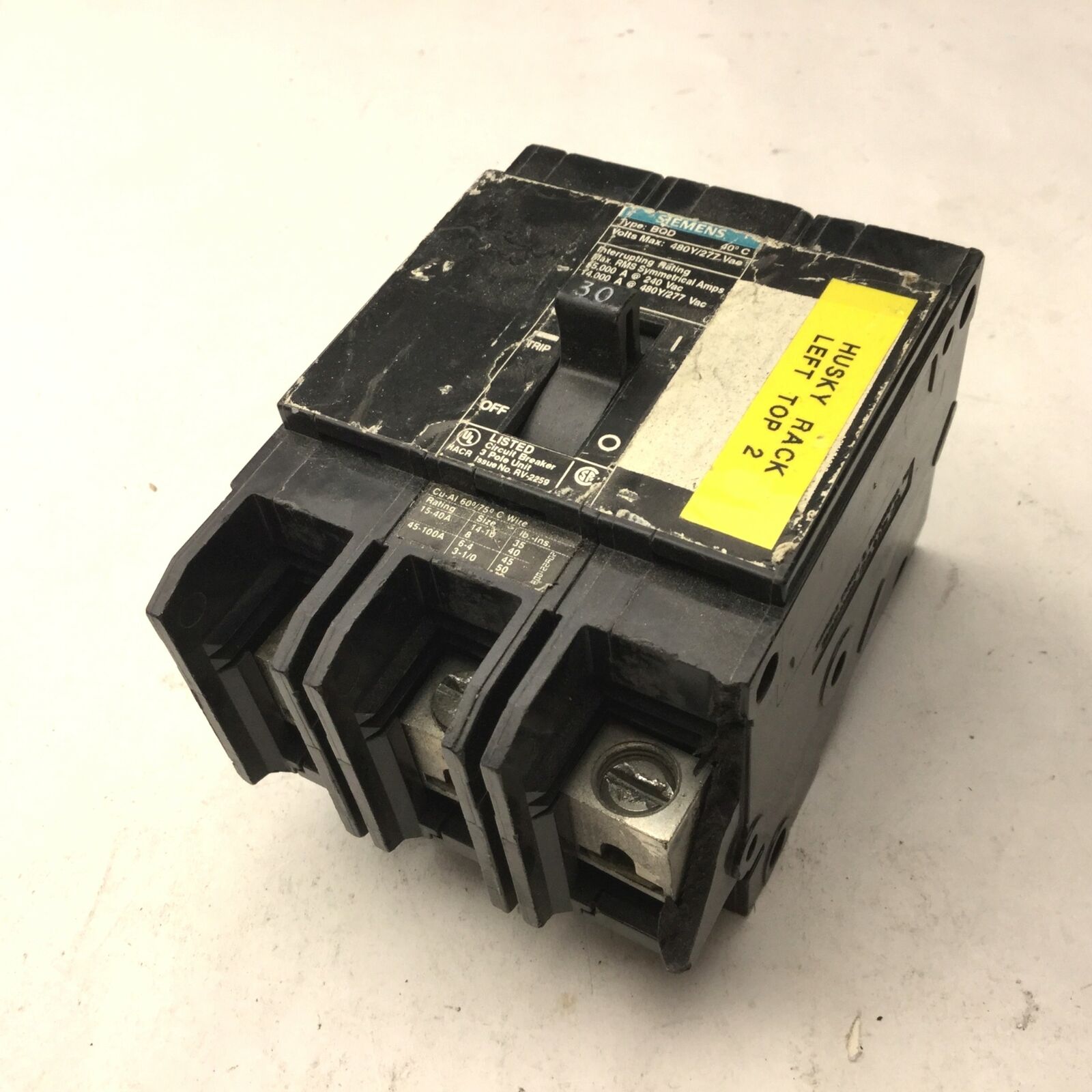 Siemens BQCH3B030 Circuit Breaker, Bolt On Mounting 3-Pole, 30A, *Broken Corner*