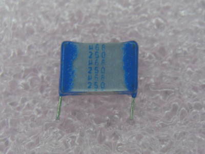 1215 PCS SIEMENS B32512-D3684-K .68UF 10% 250V  CAPACITORS