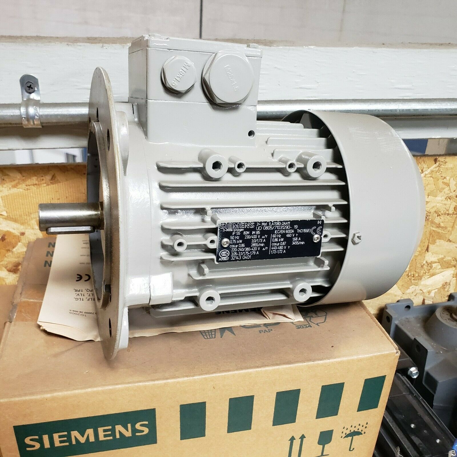 Siemens Simotics 1LA7080-2AA11 Low Voltage Motor (New, Open Box) 