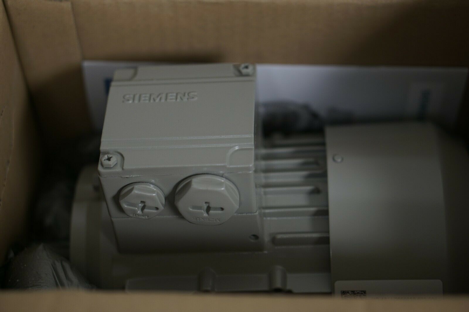 Siemens Electric Motor 1LE1002-0CB22-2KA4-Z NEW IN BOX