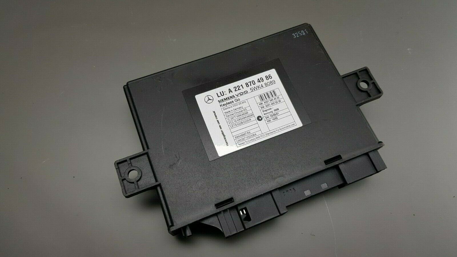 Original MERCEDES-BENZ S-CLASS W221 Siemens Keyless Control Unit A2218704986