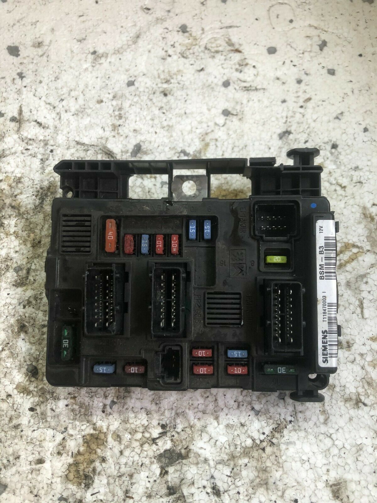 PEUGEOT CITROEN XSARA PICASSO 9643498880 ENGINE BAY SIEMENS BSI UNIT FUSE BOX