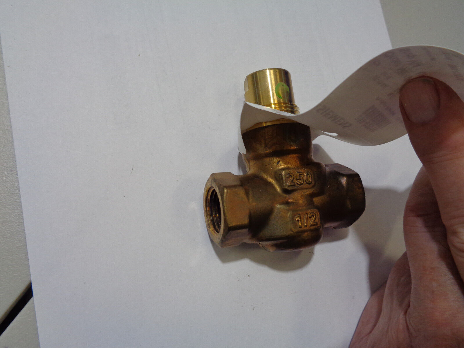 New SIEMENS 259-02010 Globe Valve 599-02010  1/2" 10-15 psi 25902010 Free Ship
