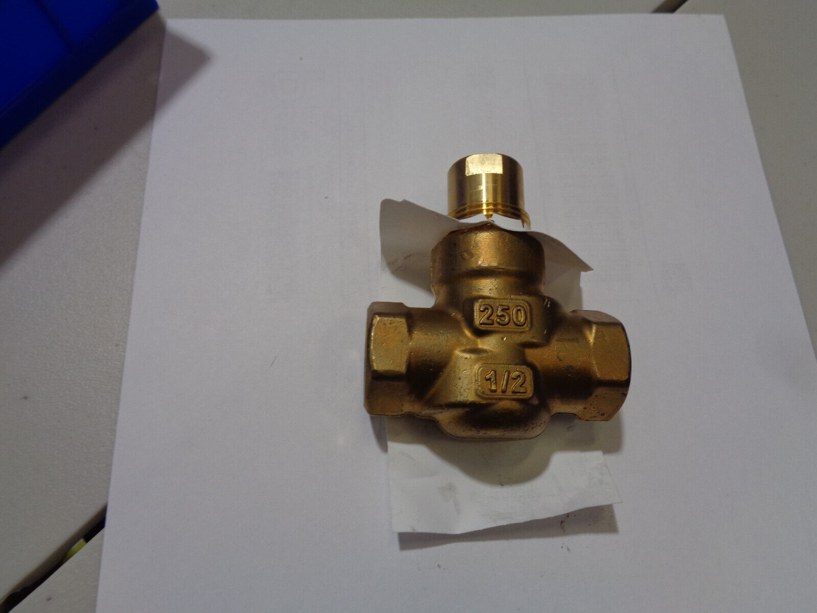 New SIEMENS 261-02038 Globe Valve 599-02038  1/2" 3-8 psi 26102038 Free Ship