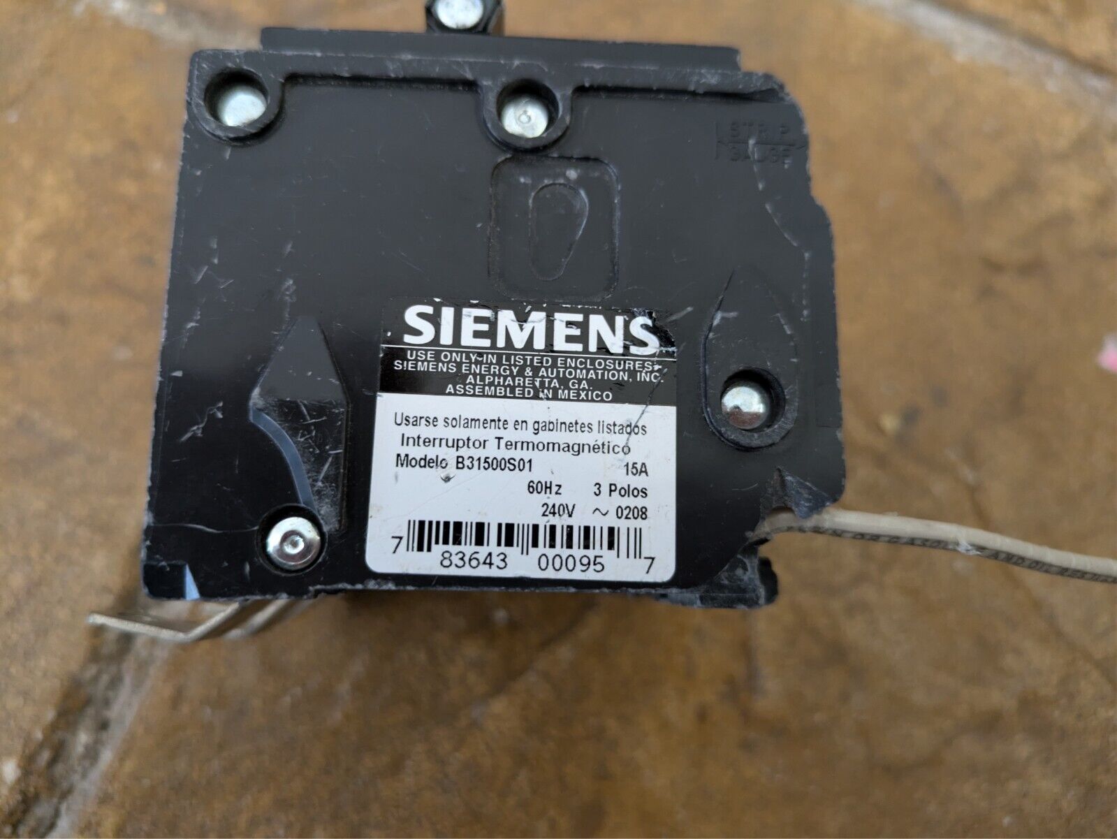 SIEMENS 15A 3 POLES MODEL B31500S01 CU/AL60 /75cWIRE