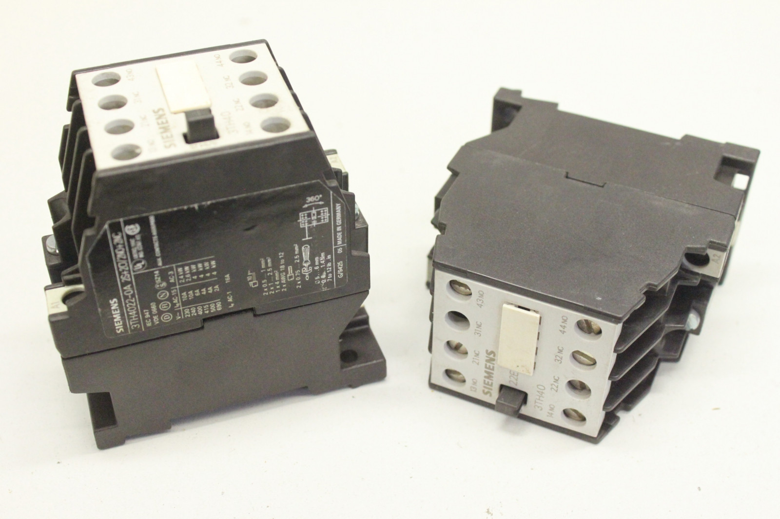 2x Siemens 3TH4031-0A Contactor