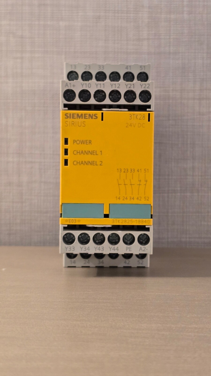 3TK2825-1BB40 Siemens Safety Relay | 24VDC | CAT4 SIL3 | Emergency Stop Control