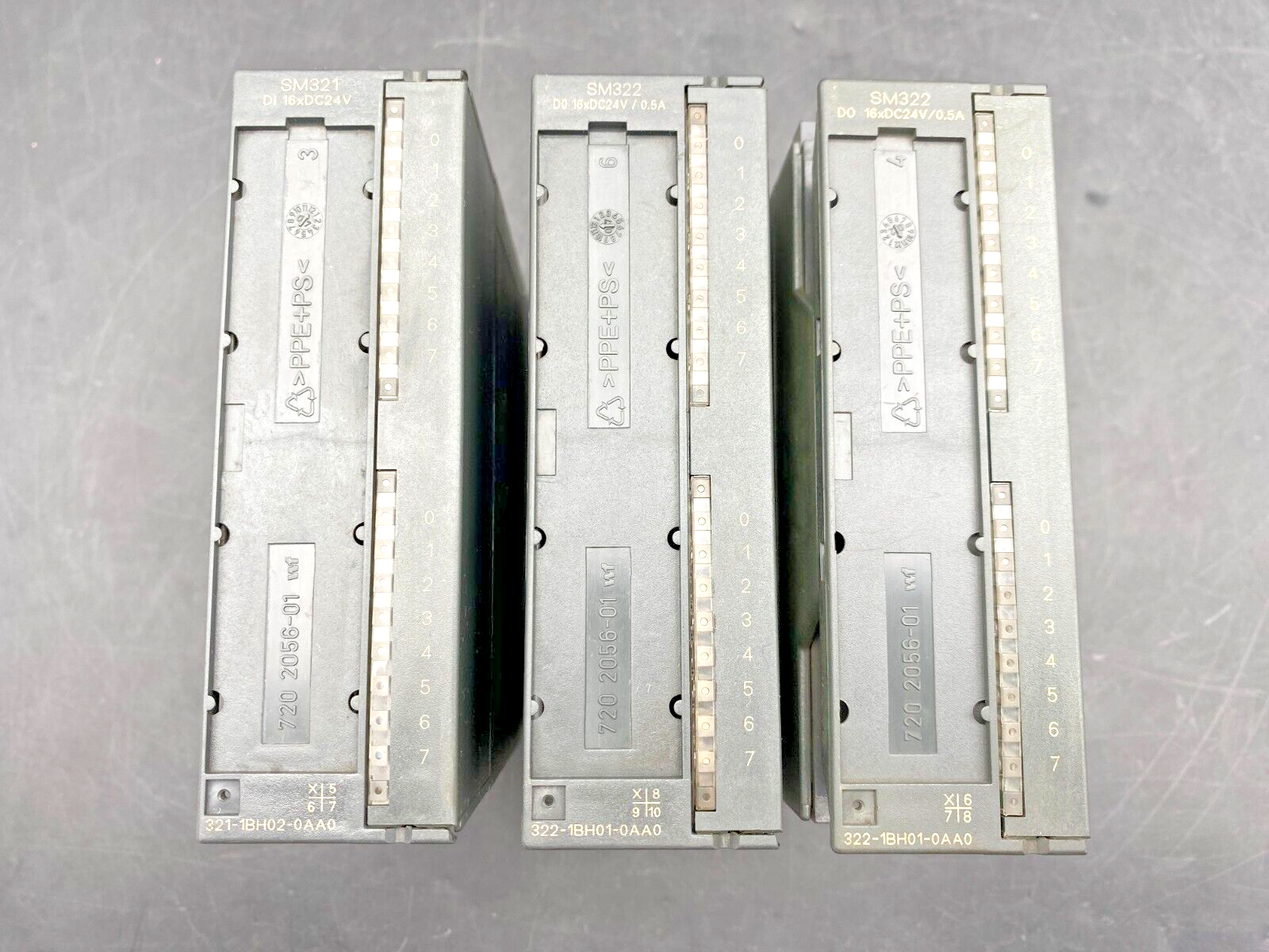 LOT OF 3 SIEMENS SIMATIC SM321 6ES7 322-1BH01-0AA0 E-S 05 DIGITAL OUTPUT MODULE