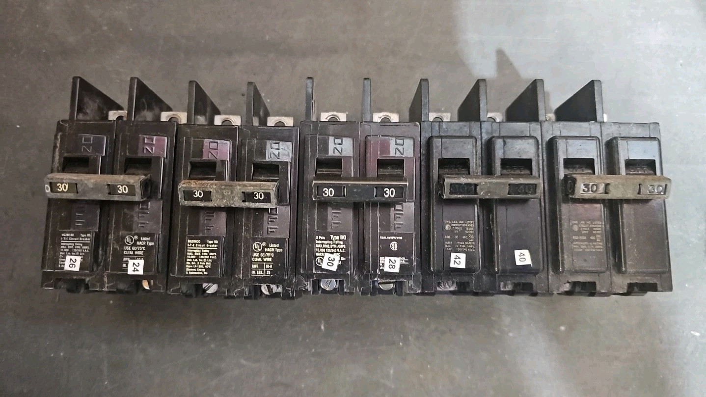 Lot Of 5 Used SIEMENS BQ2B030 BOLT-ON CIRCUIT BREAKERS 30 AMP 2 POLE 240 VAC