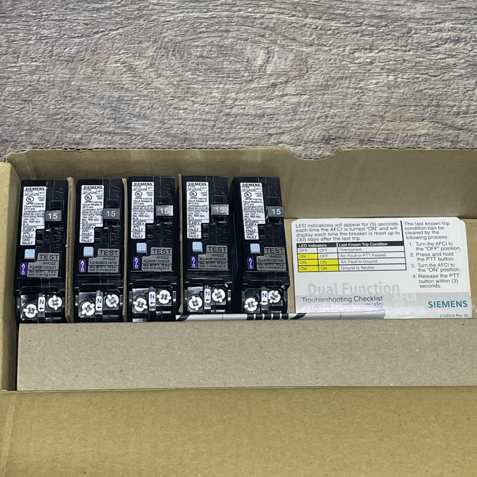 LOT OF 5-SIEMENS Q115DFN 15A PLUG ON NEUTRAL AFCI/GFCI CIRCUIT BREAKERS