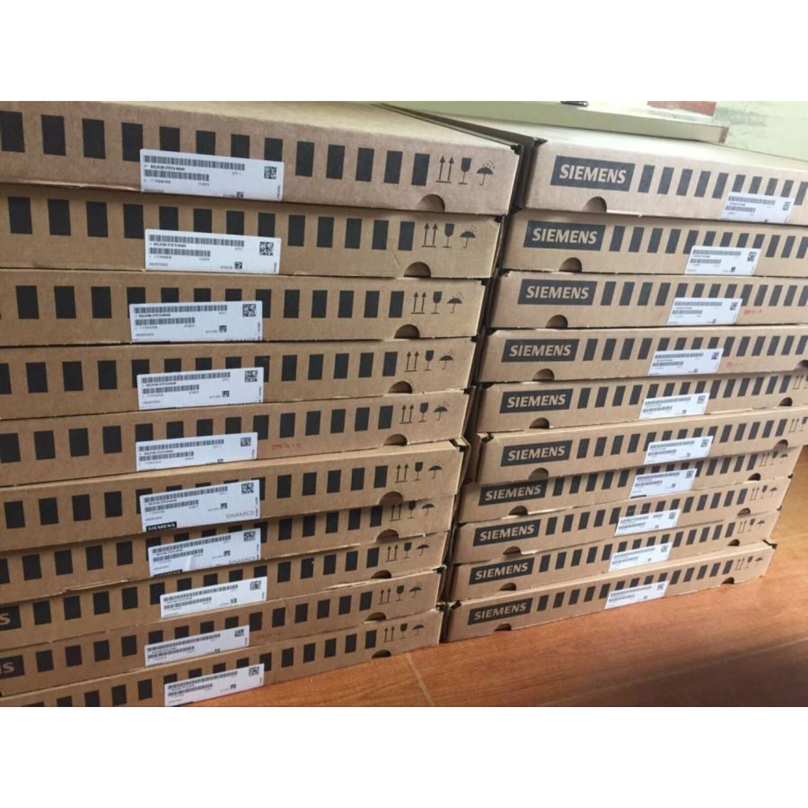6SN1145-1AA01-0AA1 Siemens Servo Power Brand New Fast Shipping By DHL