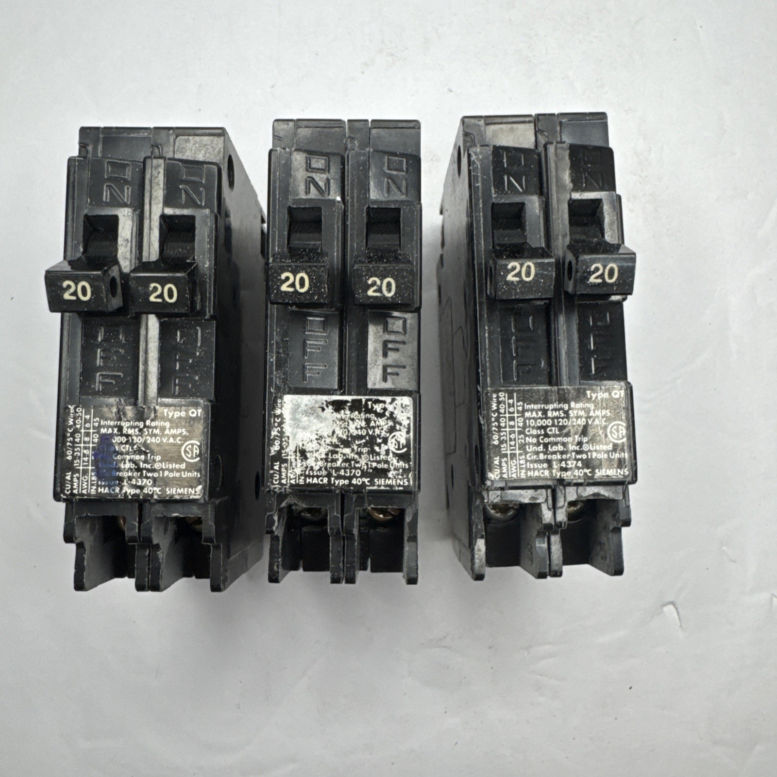2-SIEMENS ITE GOULD QT220 20 AMP  1 POLE CIRCUIT BREAKER TYPE QT Q2020