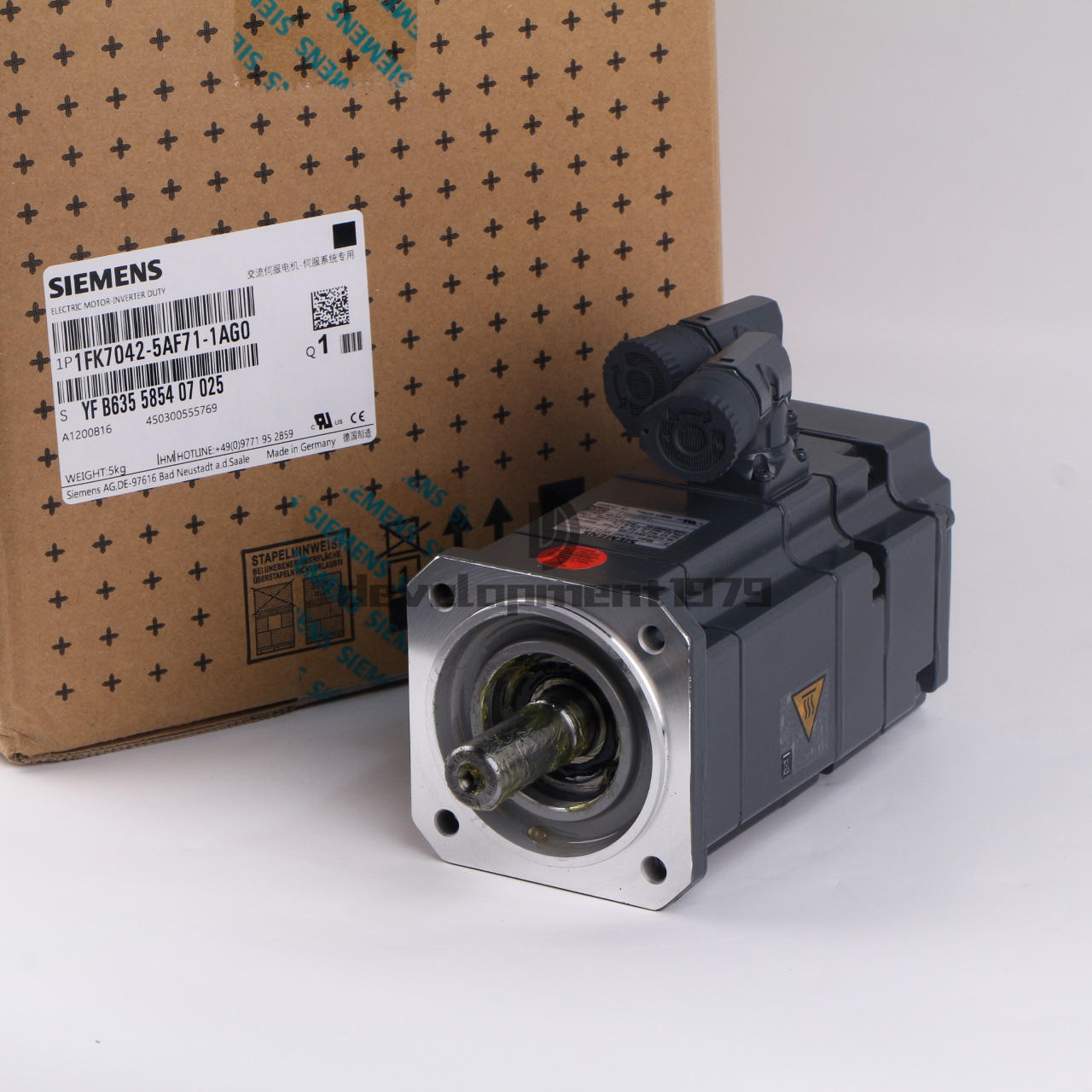 ONE NEW Siemens Servo Motor 1FK7042-5AF71-1AG0