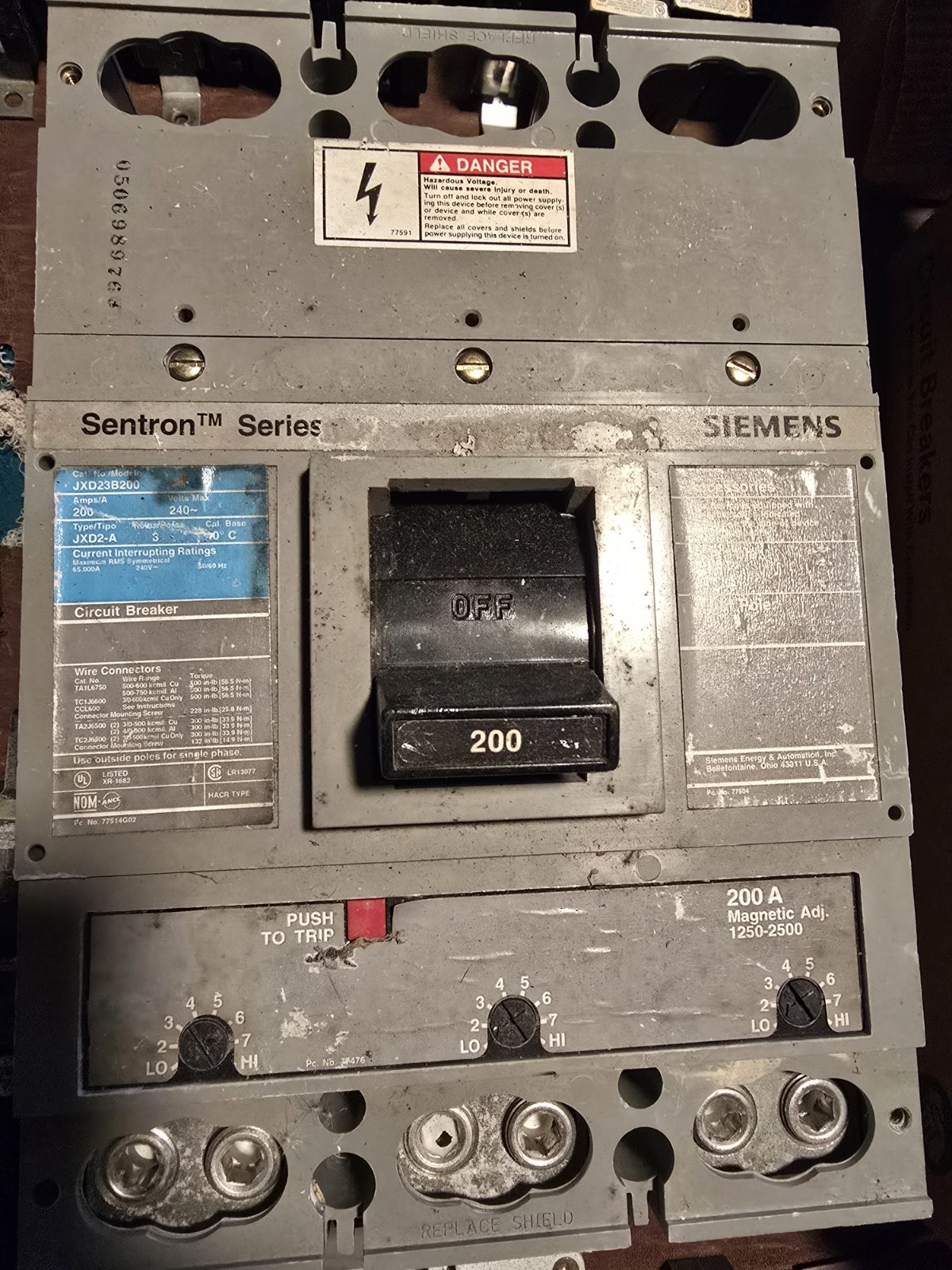 SIEMENS JXD23B200 200A 240V 65kA@240V 3P SENTRON SERIES CIRCUIT BREAKER