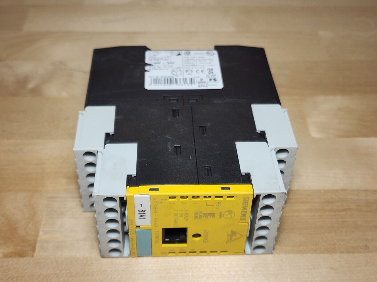Siemens 3RK1105-1BE04-0CA0 Safety Relay