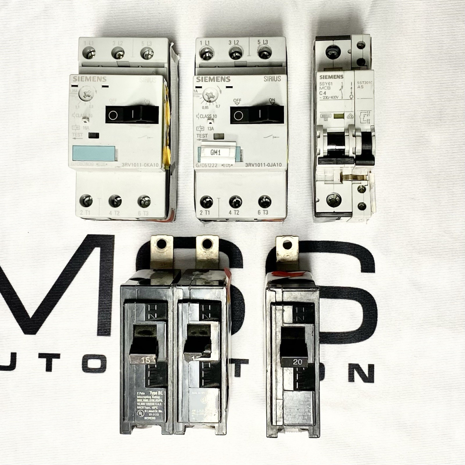 Lot Of 5 Siemens Circuit Breaker B215 B120 5SY6104-7 3RV1011-0JA10 3RV1011-0KA10