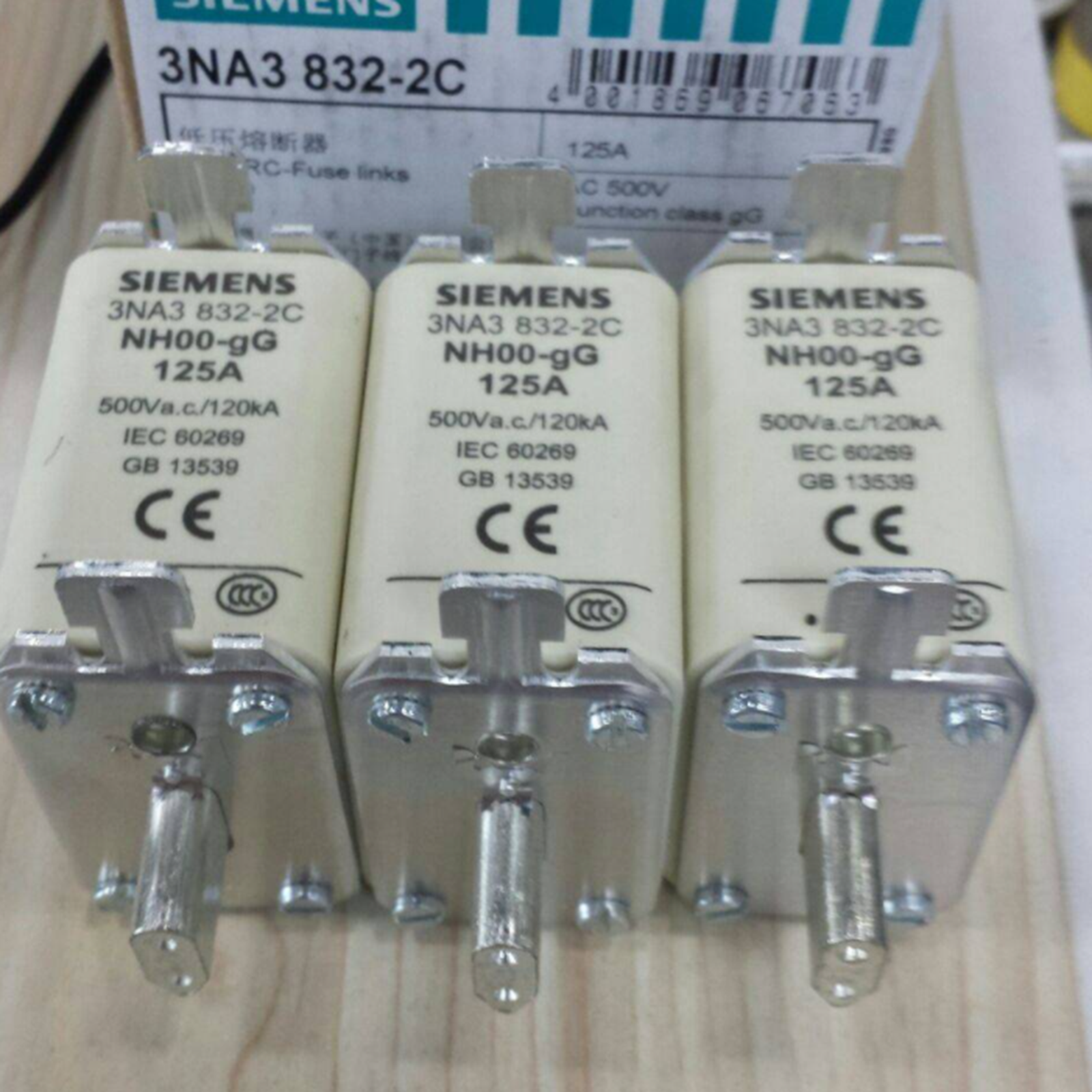 3PCS/New SIEMENS 3NA3832-2C Fuse 125A 500VAC