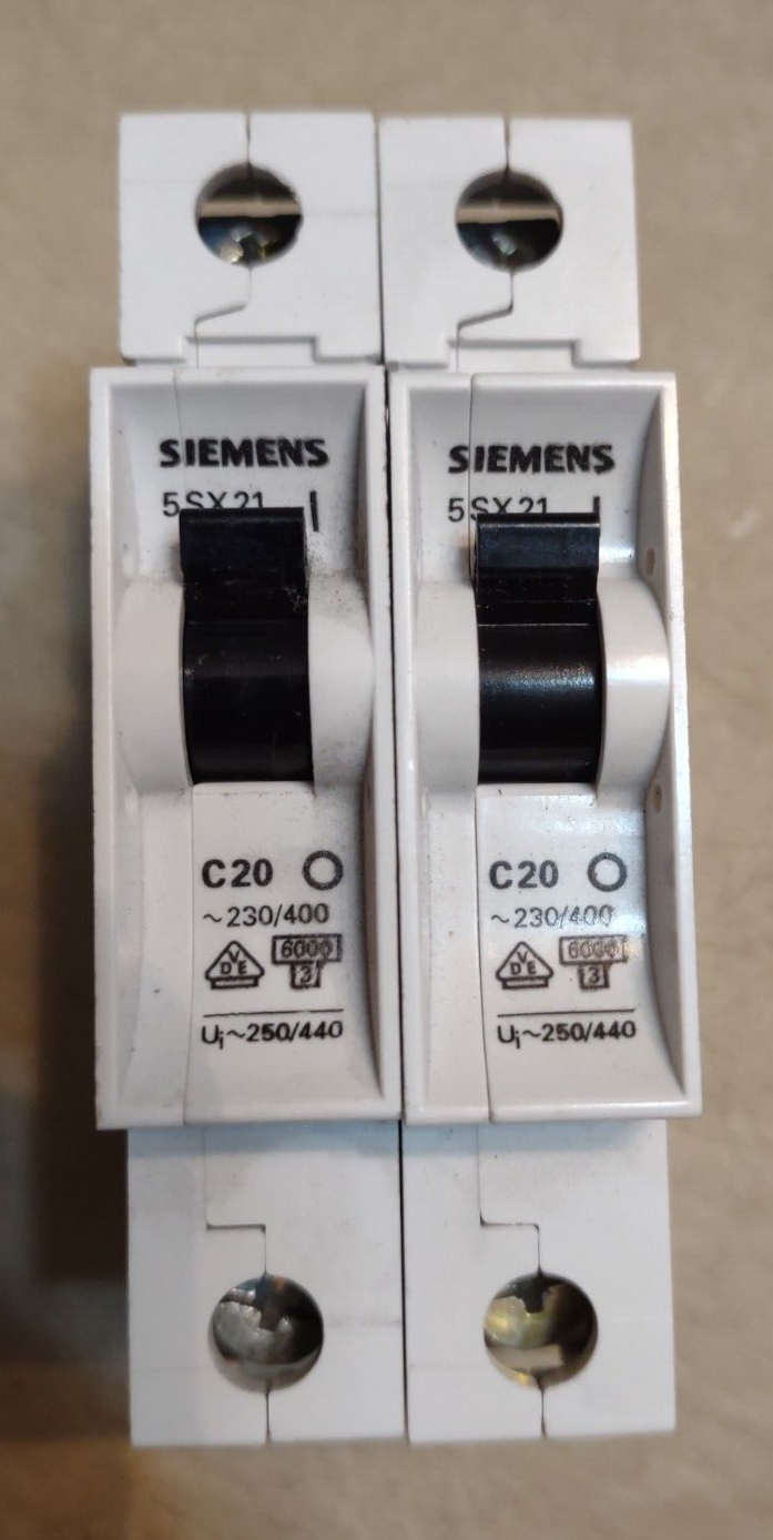 LOT OF 2 PCS SIEMENS 5SX21 C20 CIRCUIT BREAKER 20 AMP 230 - 400 VOLT 1 POLE