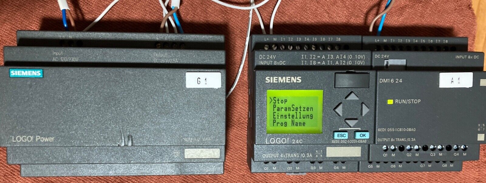 SIEMENS LOGO! CPU 8xIN 4xOUT 6ED1 052-1CC01-0BA6 with power supplies & builders. 8xIN 8xOUT