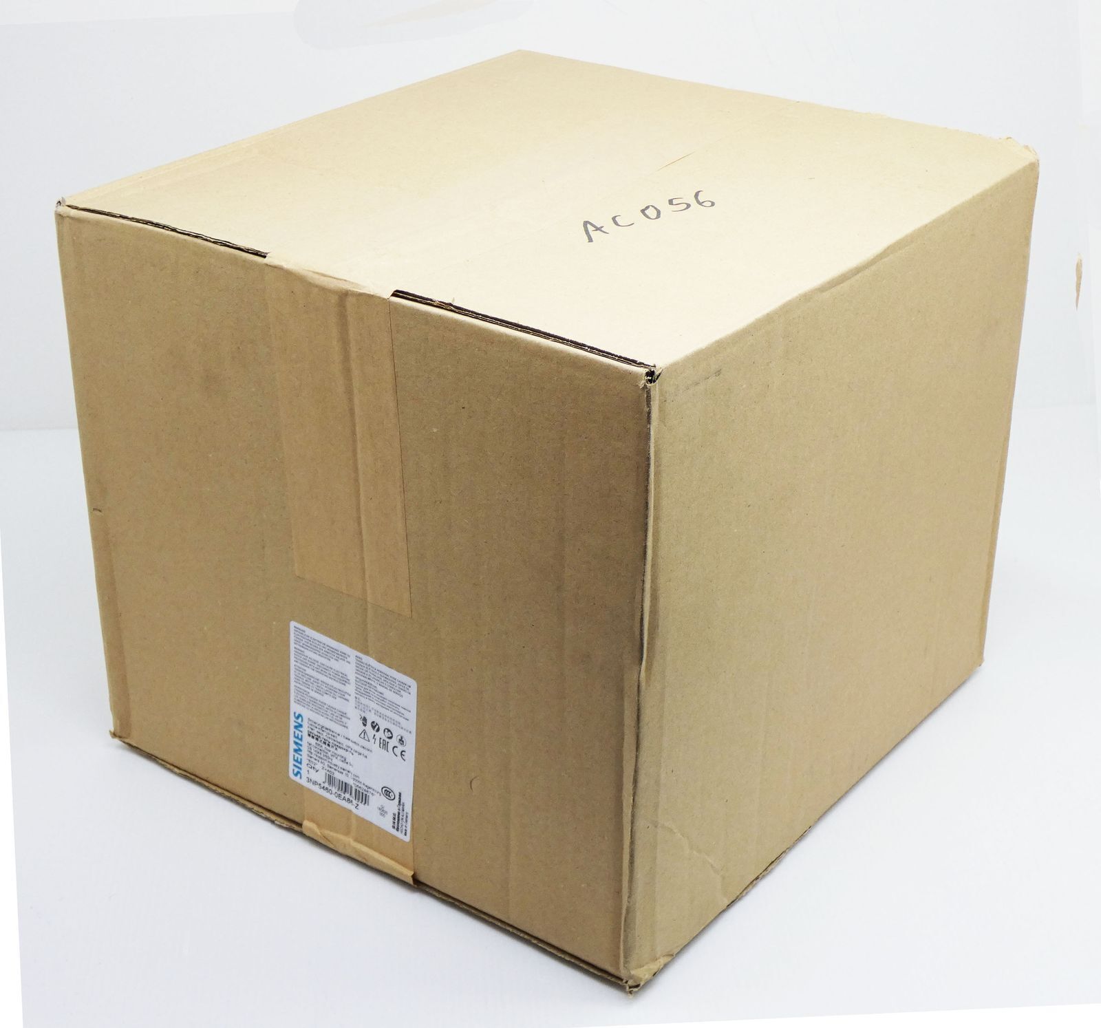 Siemens 3NP5460-0EA86-Z Z=A02 E:02 630A fuse-switch isolator -unused/original packaging-
