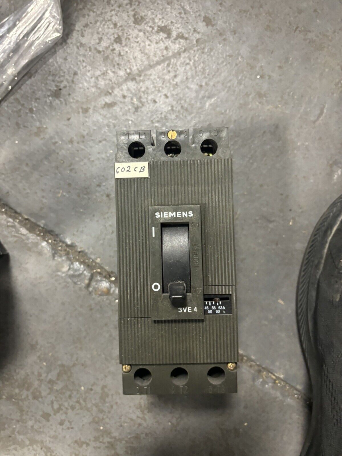 Siemens 3VE4 200-0CT00  3 Pole USED