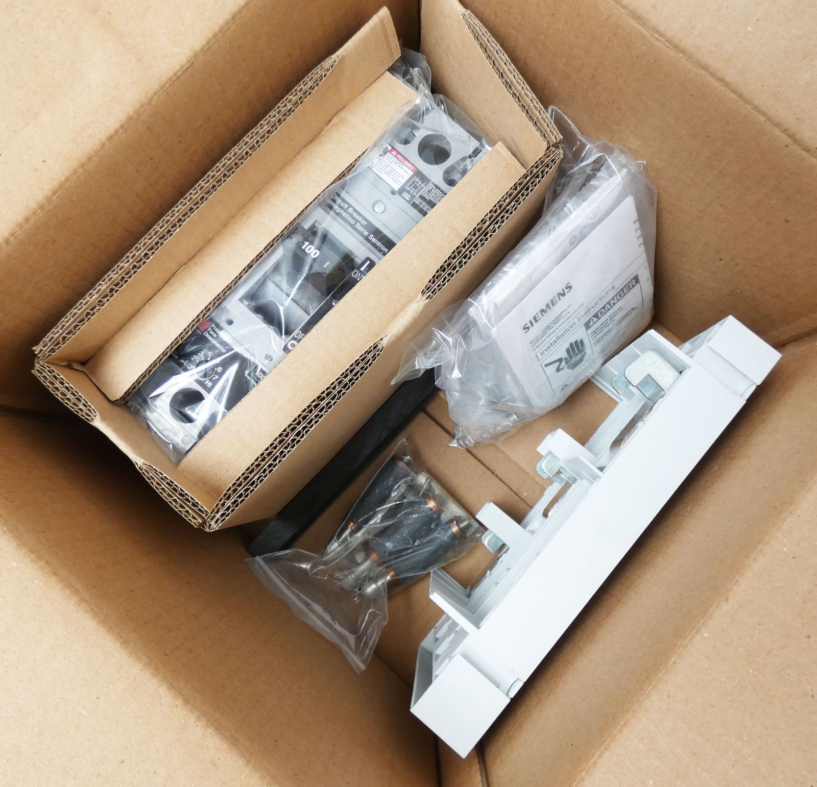 Siemens FBCB100M 100 Amp 3 Pole 600V Main Circuit Breaker -Unused/Original Box-