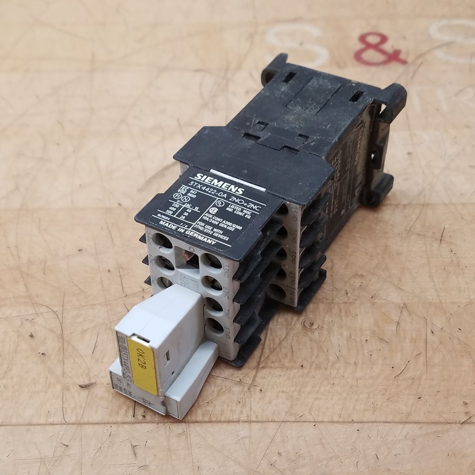 Siemens 3TX4422-0A Contact Block, with 3TH2040-0BB4 and 3TX4490-3G, 10A/240V