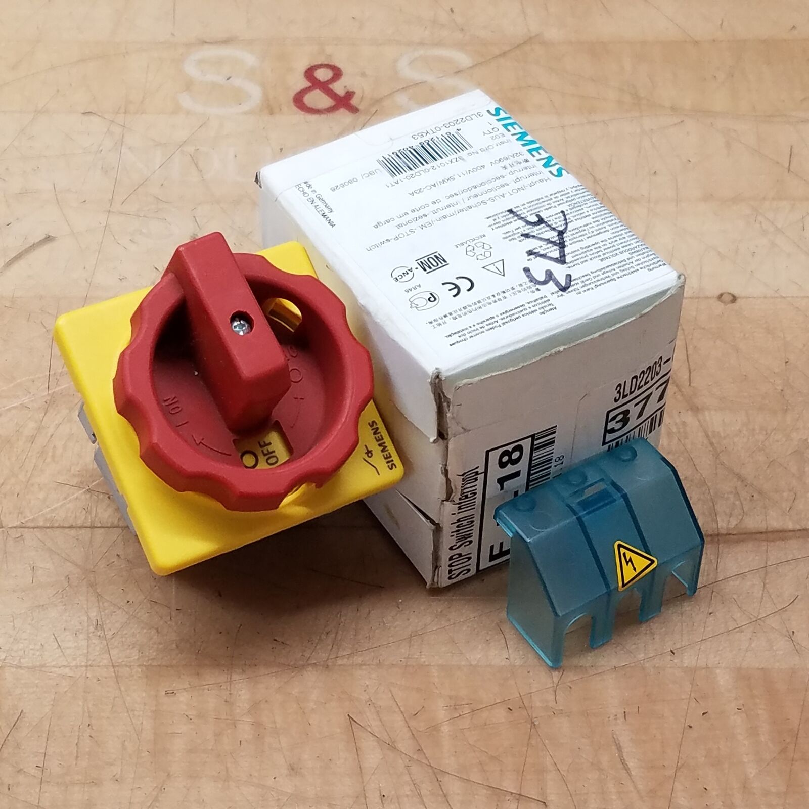 Siemens 3LD2203-0TK53 Disconnect Switch, 32A, 3 Pole, 400-690V, 11,5kW - NEW