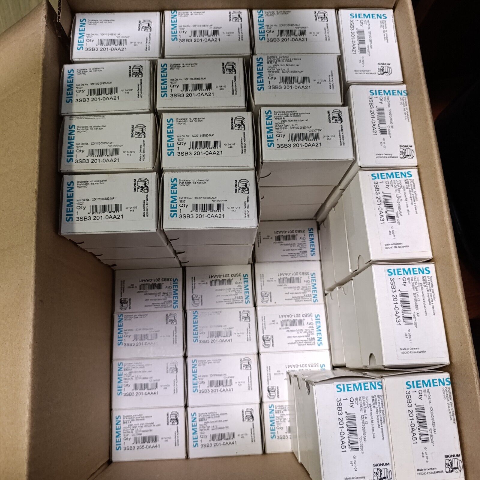 LOT 10 pcs. Siemens 3SB3 201-0AA21 Pushbutton RED, 22mm, NEW (SET 10 pcs)