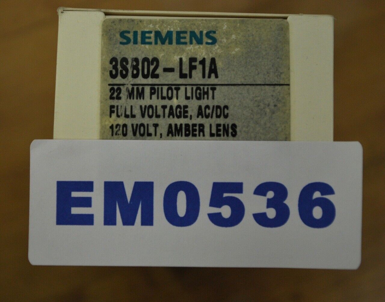 Siemens 3SB02-LF1A 22mm Pilot Light Full Voltage AC/DC 120Volt Amber Lens - NIB