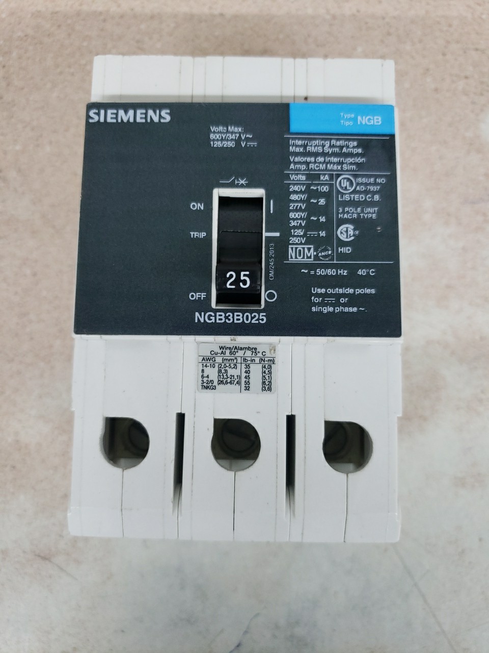 SIEMENS NGB3B025 ,CIRCUIT BREAKER,  3P-25 AMP /480V  NOS!