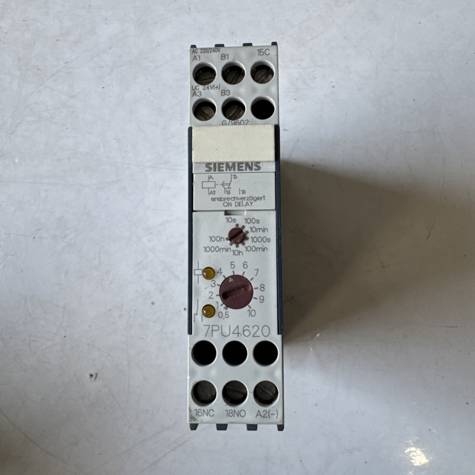 SIEMENS 7PU4620-2AN20 / On Delay Timer 10s-100h
