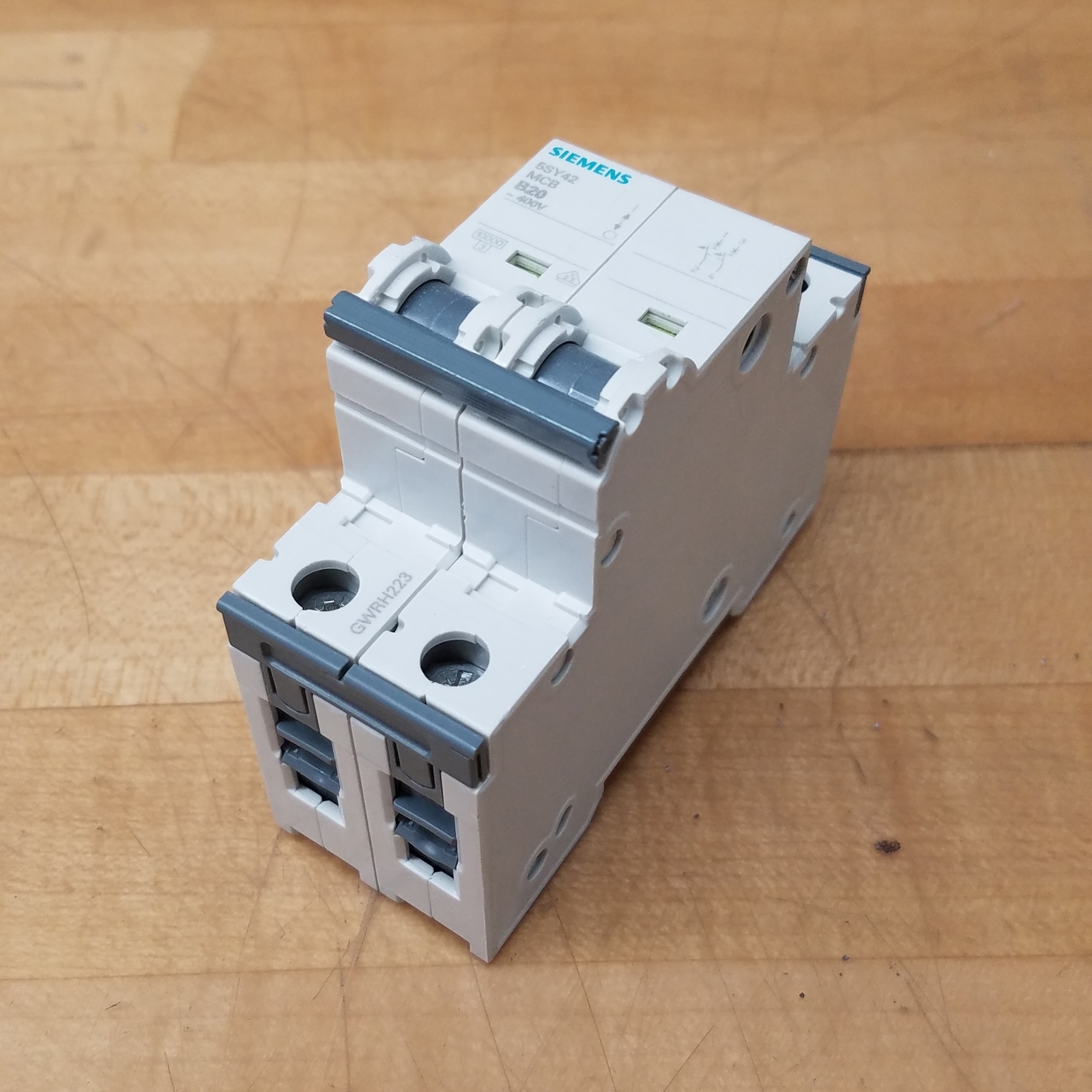 Siemens 5SY4220-6 Circuit Breaker, 20Amp, 2-Pole, 400V, 5SY42 MCB B20 - USED