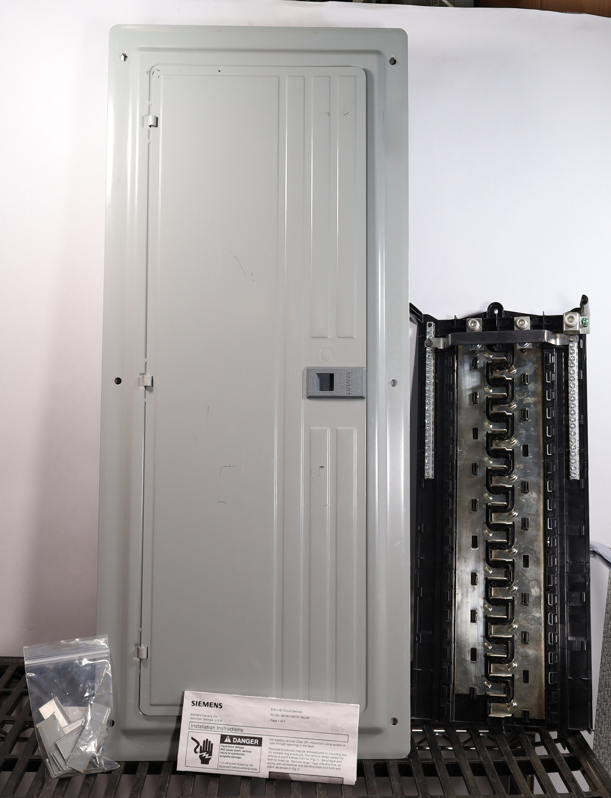 Siemens 200A 40 Circuit Main Breaker Indoor Load Center SN4040B1200