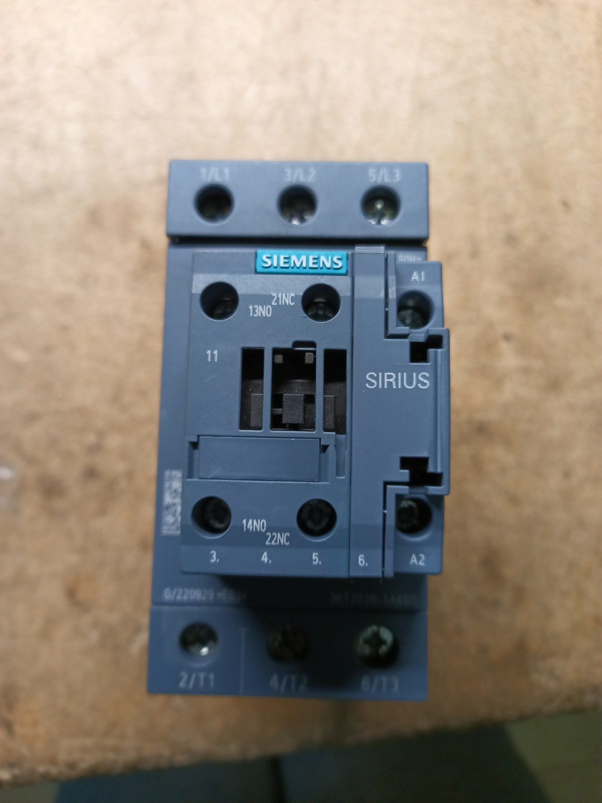 UNUSED SIEMENS POWER CONTACTOR 3RT2038-1AK60 3RT20381AK60